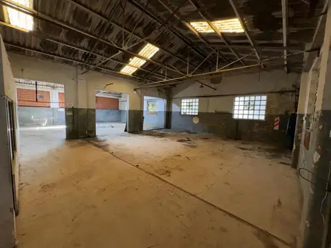 Av. Pres. Arturo U. Illia 800