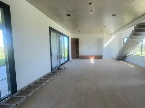 Casa 5 ambientes con 3 baños