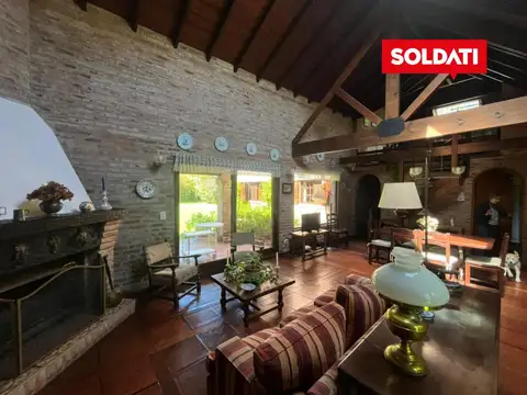 Casa 5 ambientes con 3 baños