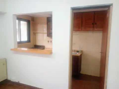 Tres Sargentos 2000, Piso 1