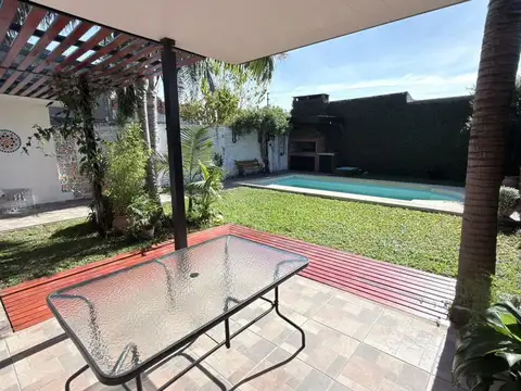 Casa 4 ambientes con 1 baño