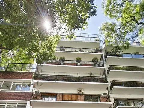 Luminoso contrafrente con cochera zona embajadas de Belgrano