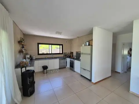 Casa 5 ambientes con 3 baños