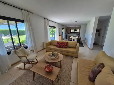 Casa en Alquiler en El Canton, USD 3.700