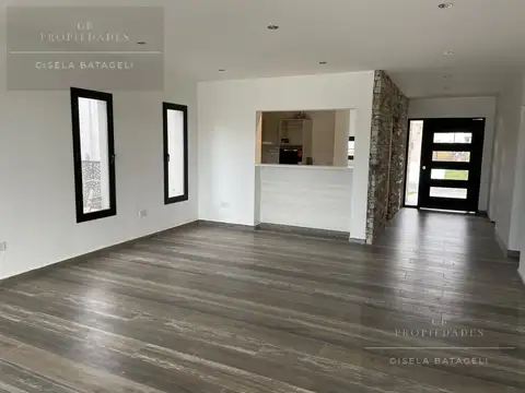 Casa 4 ambientes con 2 baños