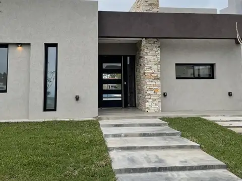 Santa Elena, Pilar del Este