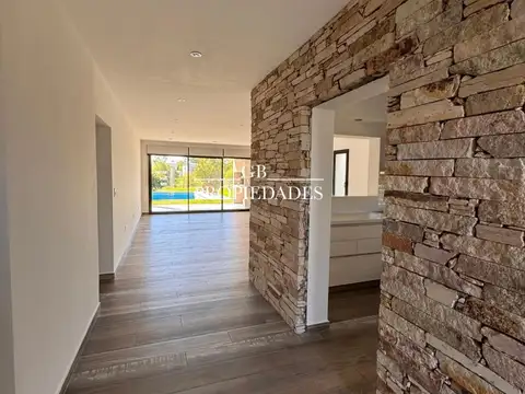 Casa en Venta en Pilar del Este - Santa Elena, USD 230.000