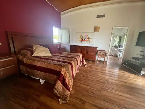 Casa 6 ambientes con 2 baños