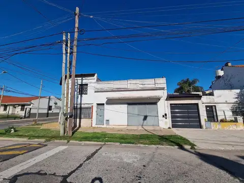 Casa sobre lote propio de esas difíciles de encontrar. 
