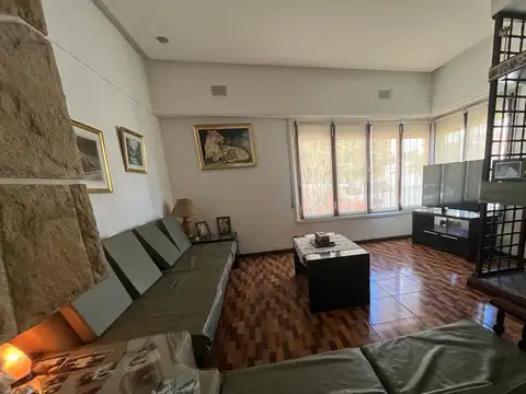 Casa 6 ambientes con 4 baños