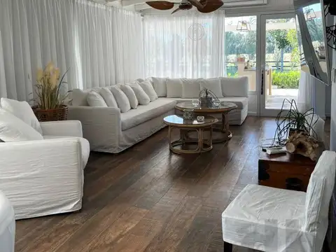 Casa 7 ambientes con 4 baños