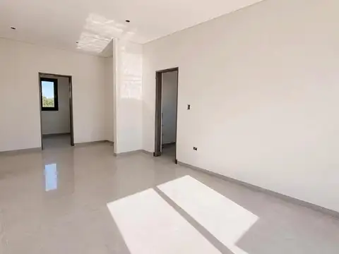 Casa en Venta con 3 cocheras
