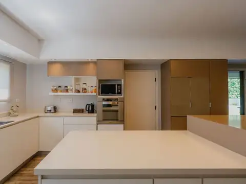 Casa 5 ambientes con 4 baños