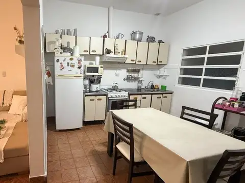 Casa 4 ambientes con 2 baños