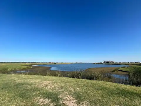 Puertos del Lago, lote al agua orientacion NE