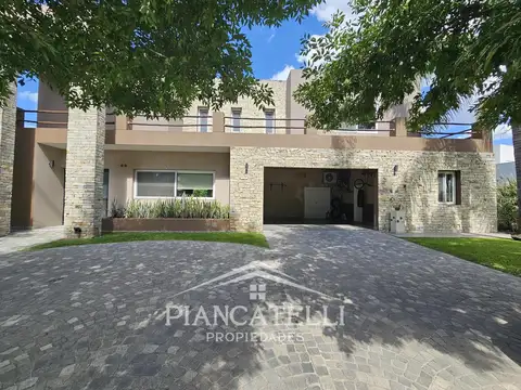 VENTA DE CASA EN TERRAVISTA CON 4 HABITACIONES