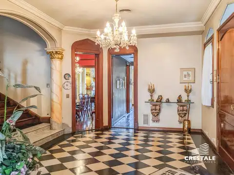 Casa en Venta con 4 cocheras