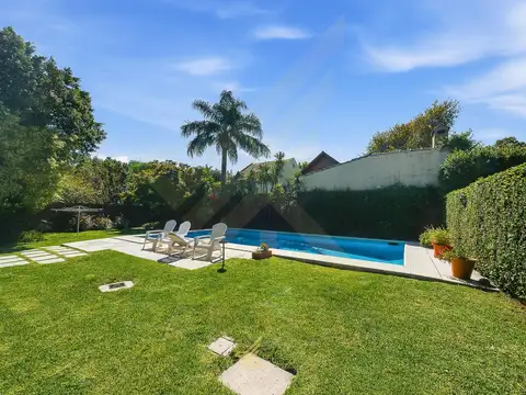 Casa en Venta con 2 cocheras