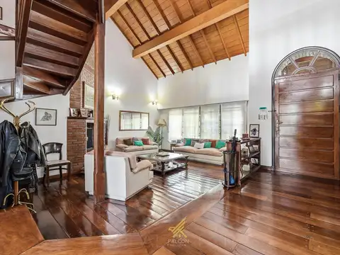 Casa 7 ambientes con 4 baños