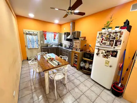 Casa 6 ambientes con 4 baños