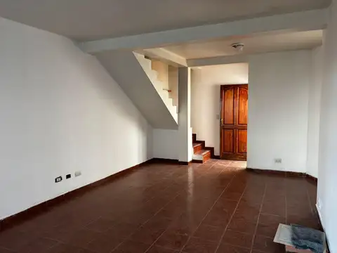 Depto Tipo Casa 4 ambientes con 2 baños