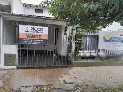 CASA APTA A CREDITO 4 AMB CON GARAGE  