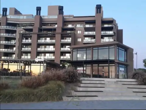 Av del Puerto 650 , Piso 1