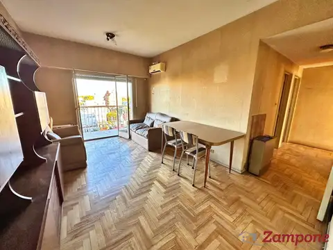 Departamento 4 ambientes con balcón y cochera fija cubierta