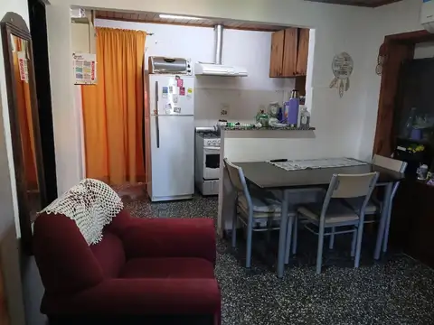Casa 3 ambientes con 1 baño