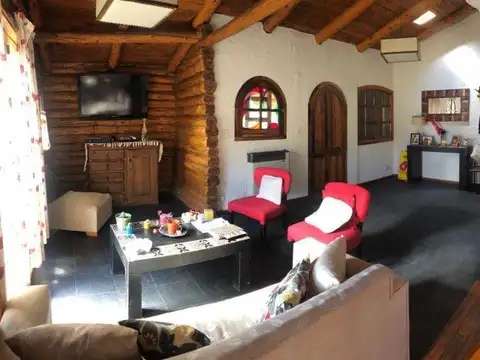 EXCELENTE CASA DE 3 DORMITORIOS Y MONOAMBIENTE EN MELIPAL