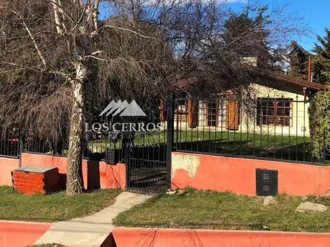 EXCELENTE CASA DE 3 DORMITORIOS Y MONOAMBIENTE EN MELIPAL