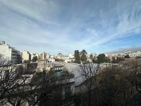 Dpto 3 ambientes c/ balcon y vista abierta en Almagro