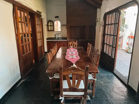 Casa en Venta con 3 cocheras