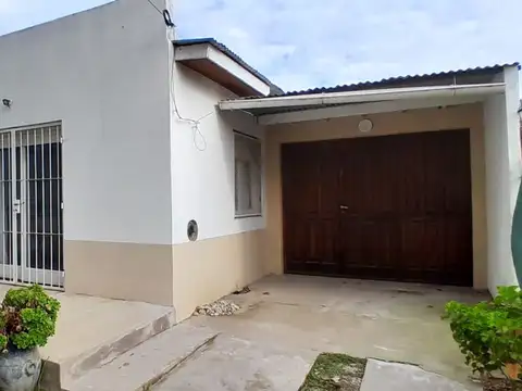 VENTA CASA 3 AMB C/PARQUE Y PARRILLA - MIRAMAR