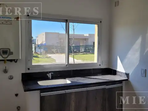 Casa en alquiler anual en Área 9 Barrio San Sebastián, Loma Verde