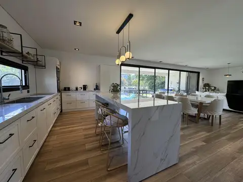 Casa 5 ambientes con 5 baños