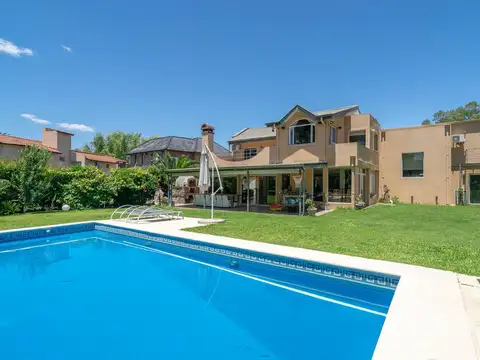 Casa en Nautico Escobar - Acepta Financiación