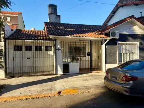 CHALET 2/3 DORM, FONDO Y GARAGE - EXCELENTE UBICACIÓN