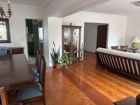 Departamento 5 ambientes con 2 baños