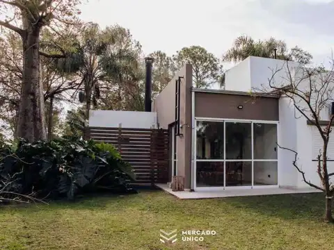 CASA FAMILIAR CLÁSICA EN VENTA EN COUNTRY LOS MOLINOS