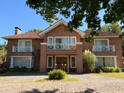 Casa en alquiler - 4 Dormitorios 4 Baños - San Miguel