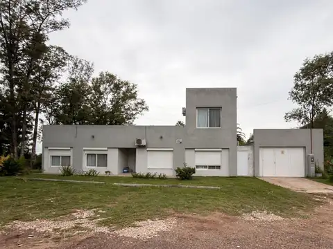 CASA 3 DORMITORIOS CON COCHERA/QUINCHO