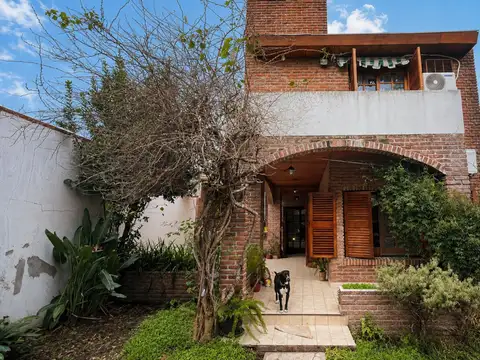 VENTA CASA 5 AMB COCHERA PARQUE PERMUTA S. LUGARES