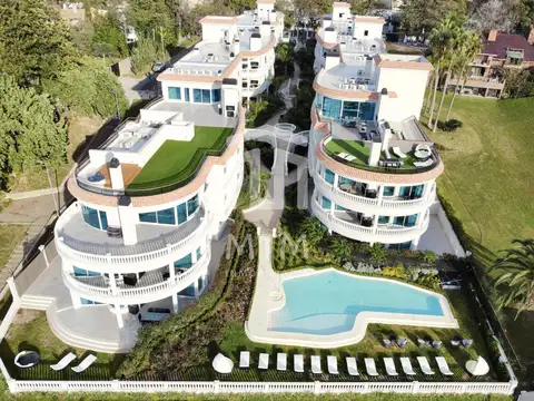Jose Hernandez  al 1200 Oasis del Yacht.