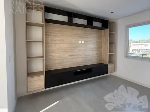 Casa en Alquiler con 4 cocheras
