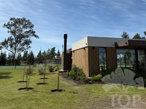 Casa en Alquiler con 4 cocheras