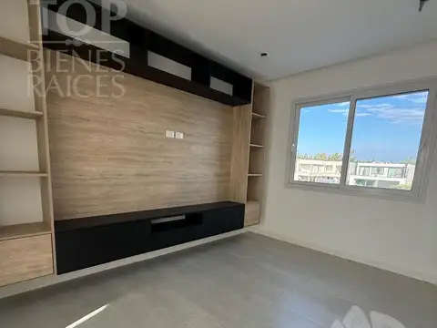 Casa 6 ambientes con 4 baños
