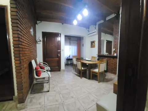 EN VENTA CASA 3 + 2 AMBIENTES EN VILLA LUGANO- LOTE 8.66 X 21.35- MULTIFAMILIAR