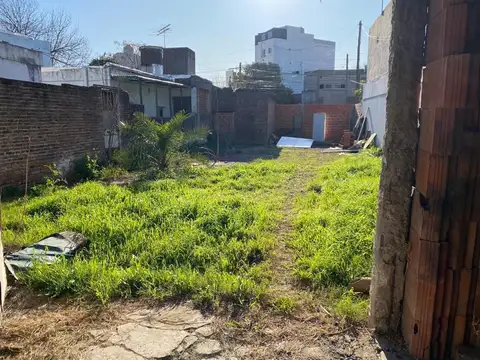 TERRENOS EN VENTA - Morón (a diez cuadras de la estación)