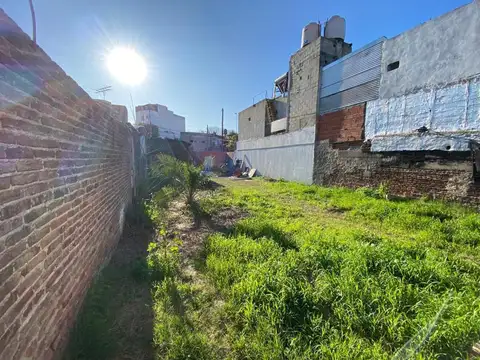 TERRENO EN VENTA - Morón (a diez cuadras de la estación)
